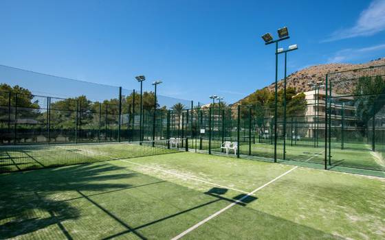 Book your padel courts in bellevue club alcudia.